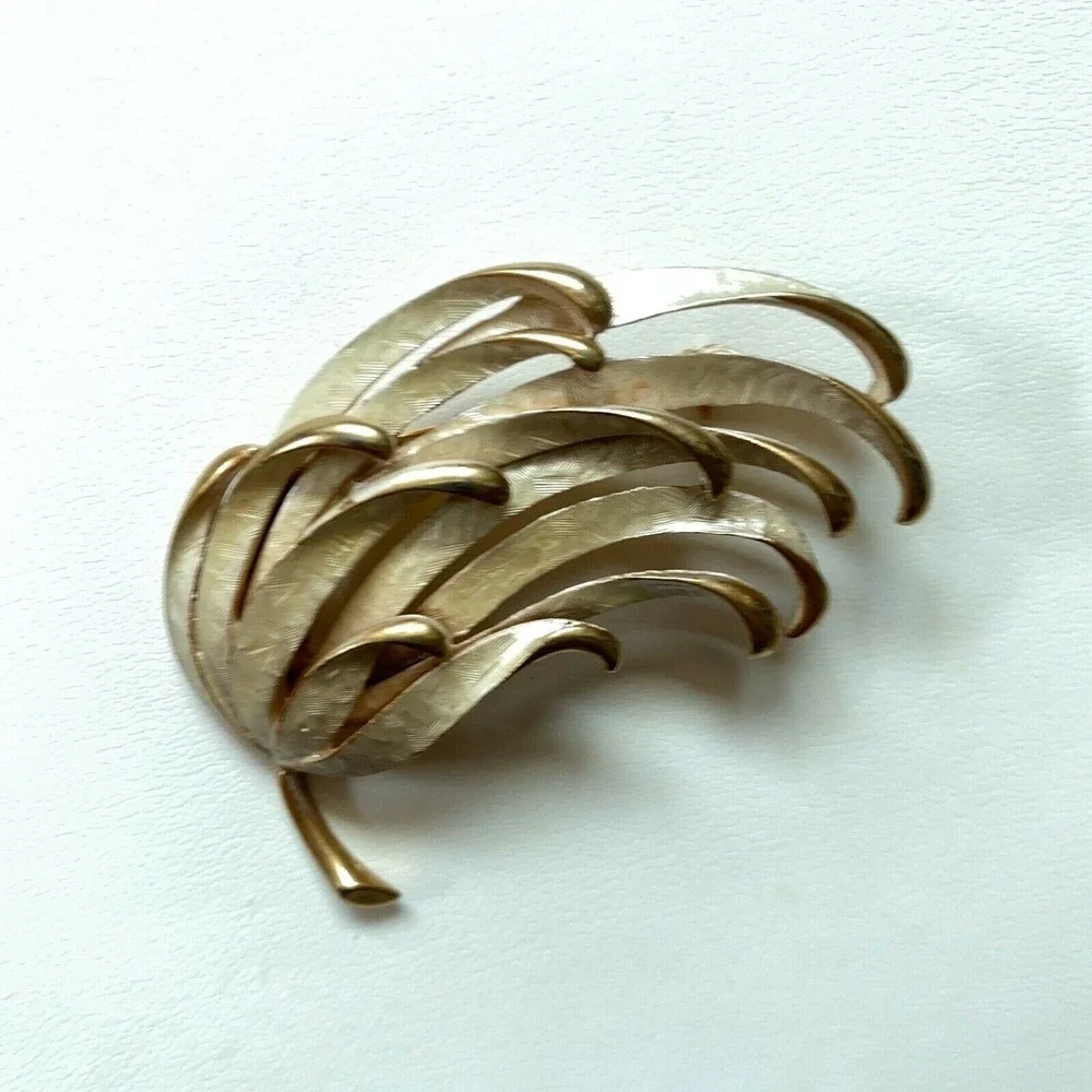 N/A vintage pin